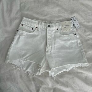 NWT Abercrombie High Rise Mom Short, Curve Love - White